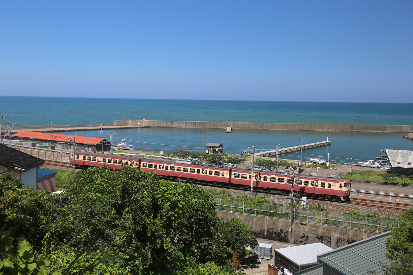 急行 1日限定「急行立山号」復活！国鉄急行形電車が富山駅へ乗り入れ 予約受付中 | 雪国ジャーニー